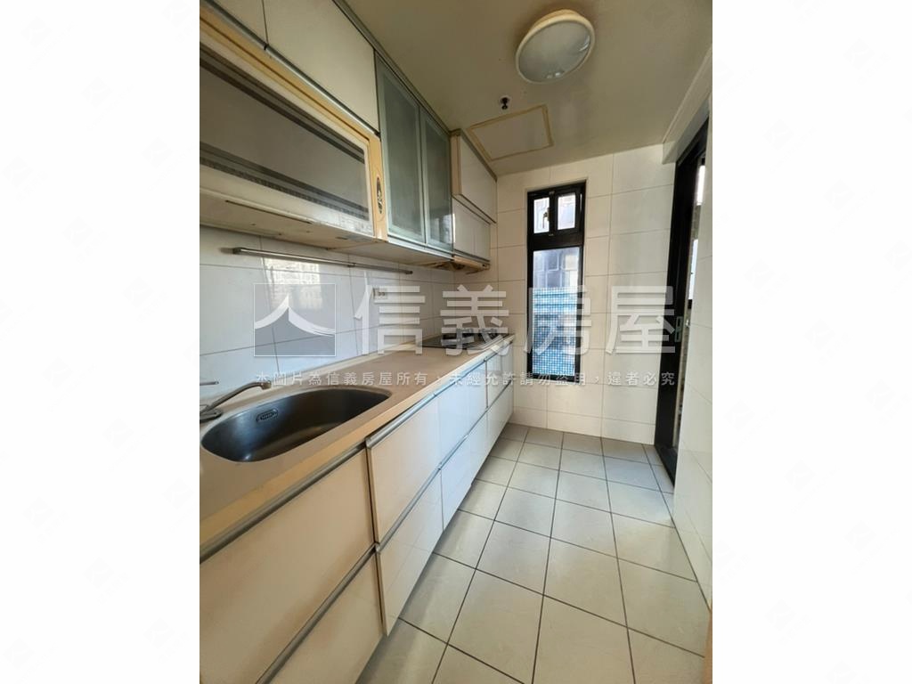 竹城伊豆優質溫馨四房車位房屋室內格局與周邊環境