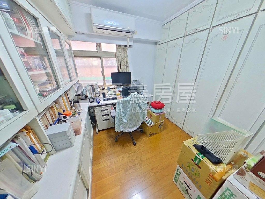 專任百吉管理附坡平車位房屋室內格局與周邊環境