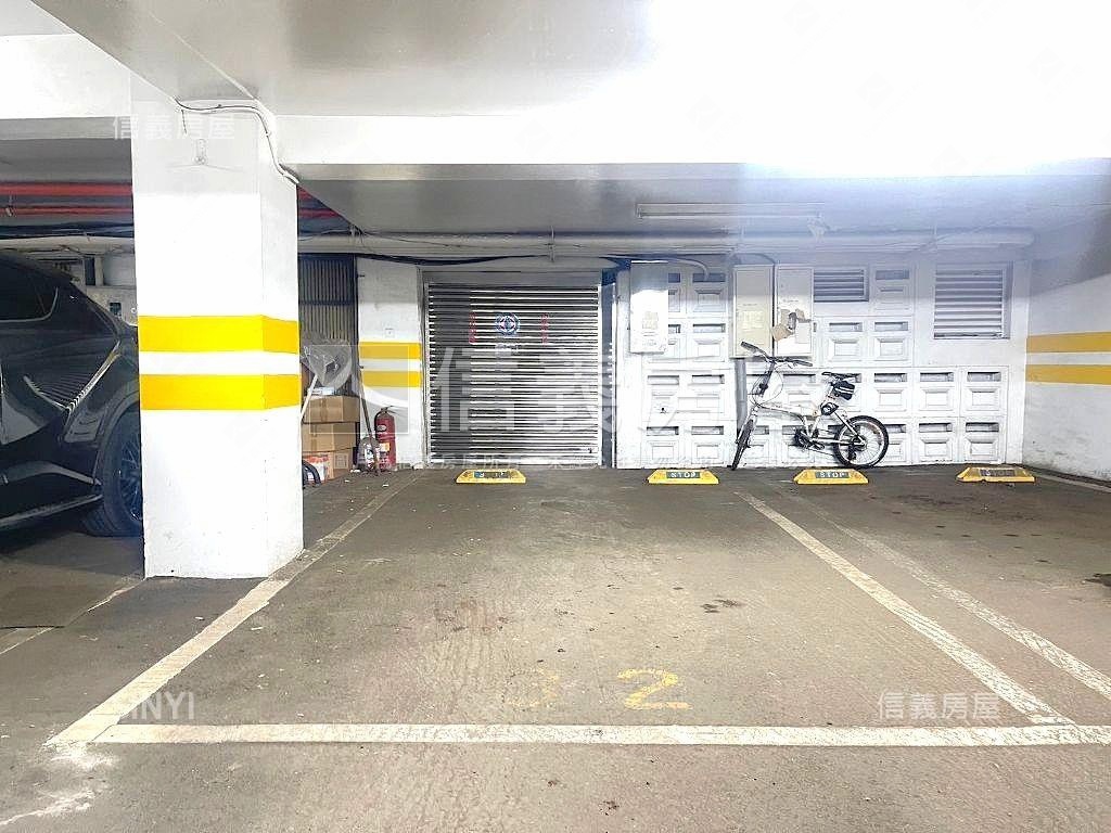 專任百吉管理附坡平車位房屋室內格局與周邊環境