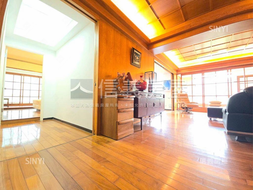 陽明山湖濱大廈高樓邊間房屋室內格局與周邊環境