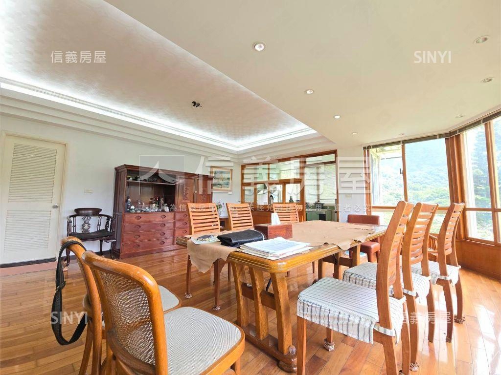 陽明山湖濱大廈高樓邊間房屋室內格局與周邊環境