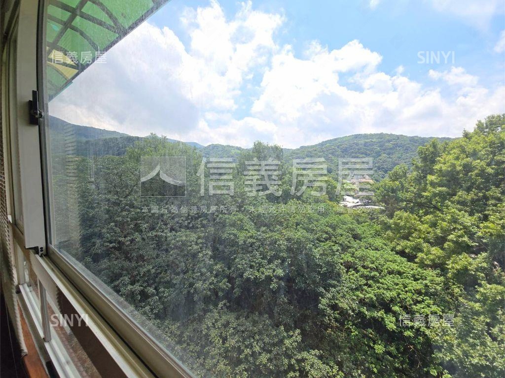 陽明山湖濱大廈高樓邊間房屋室內格局與周邊環境