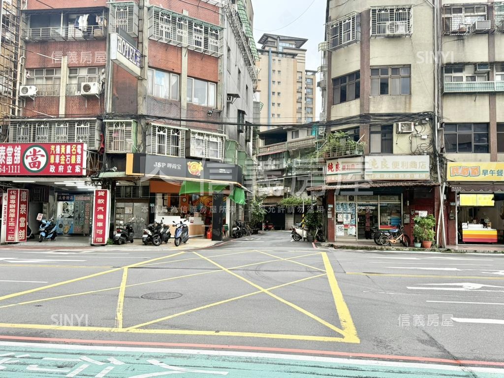 亞東捷運方便停車採光美宅房屋室內格局與周邊環境