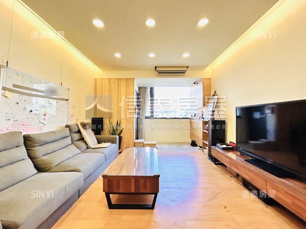 行政中心面學校有裝潢三房房屋室內格局與周邊環境