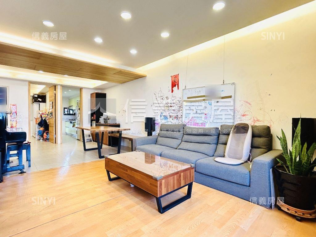 行政中心面學校有裝潢三房房屋室內格局與周邊環境