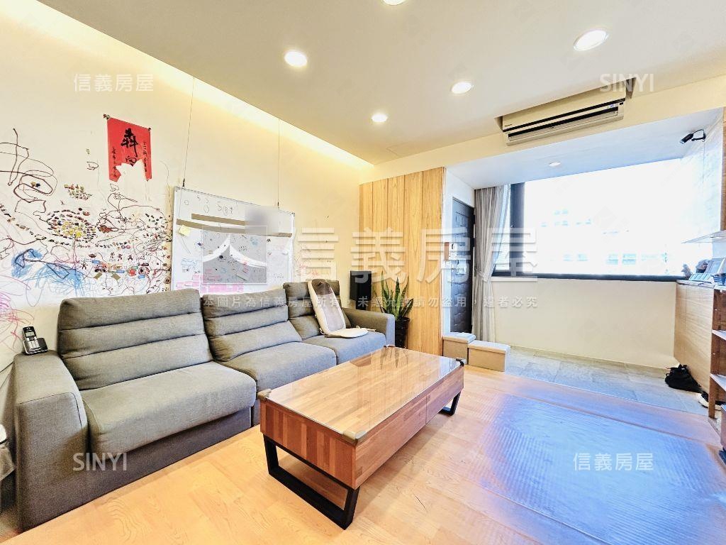 行政中心面學校有裝潢三房房屋室內格局與周邊環境