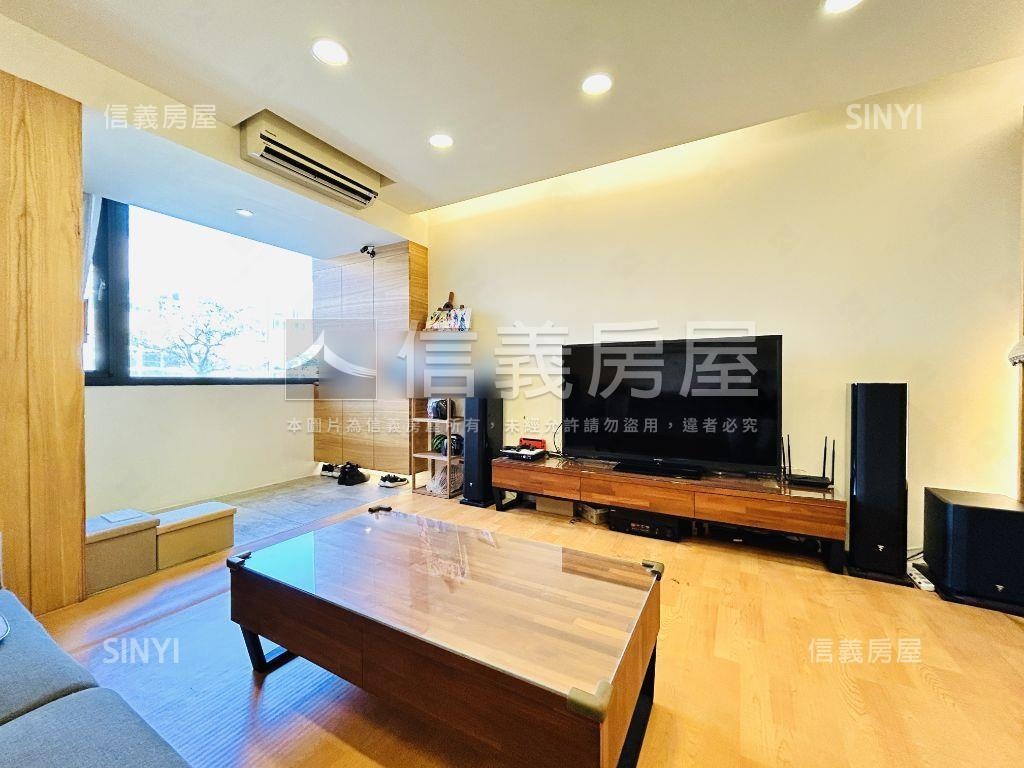 行政中心面學校有裝潢三房房屋室內格局與周邊環境