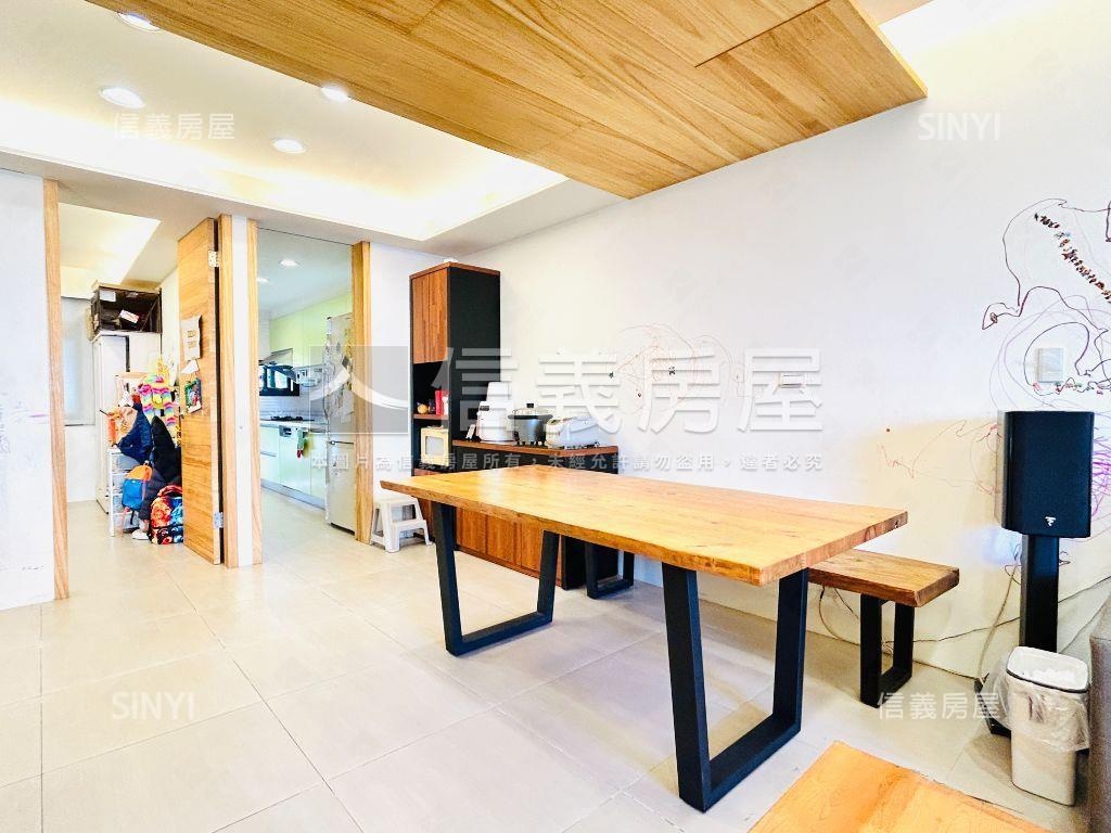 行政中心面學校有裝潢三房房屋室內格局與周邊環境