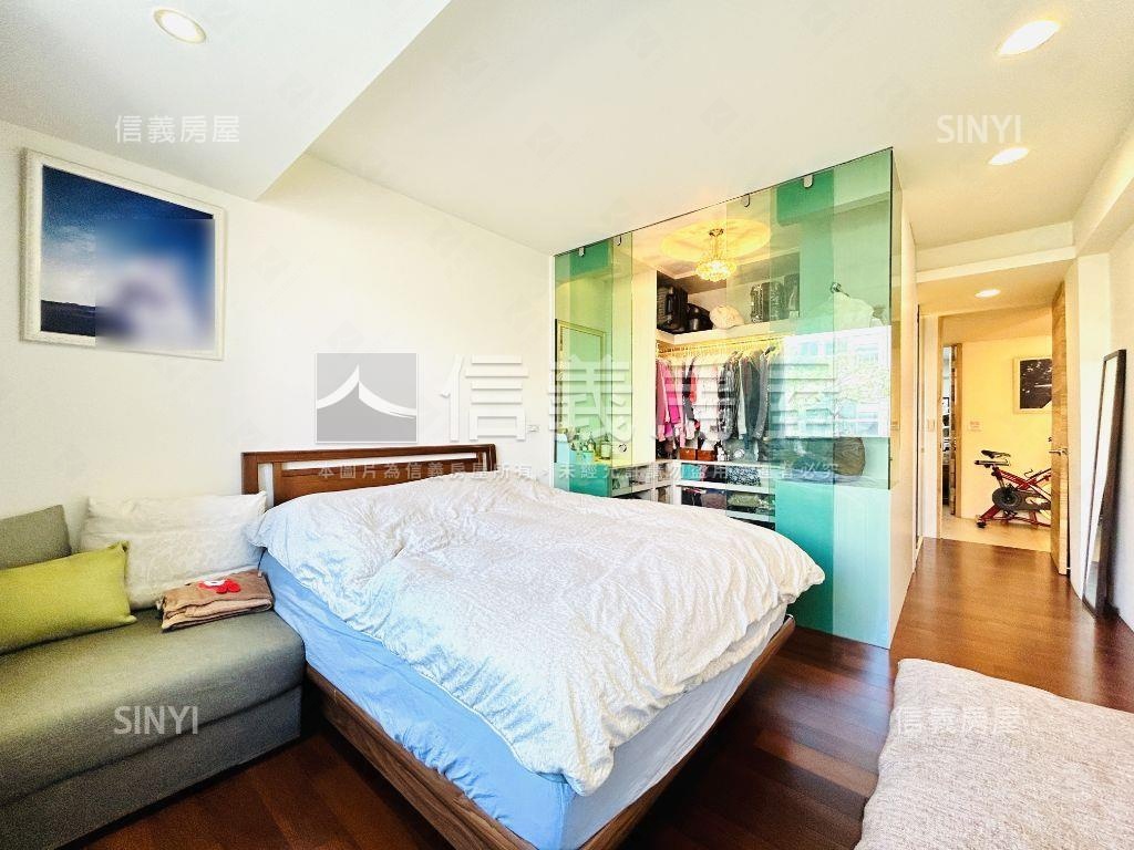 行政中心面學校有裝潢三房房屋室內格局與周邊環境