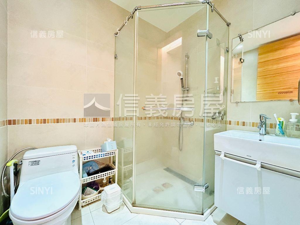 行政中心面學校有裝潢三房房屋室內格局與周邊環境