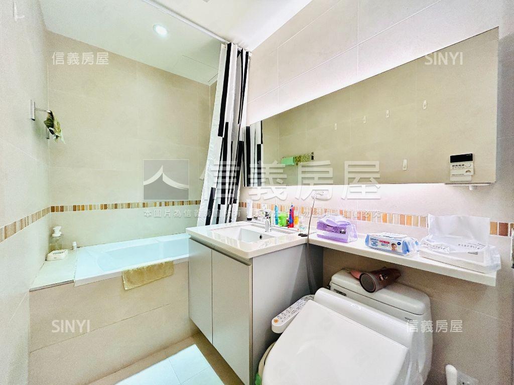 行政中心面學校有裝潢三房房屋室內格局與周邊環境