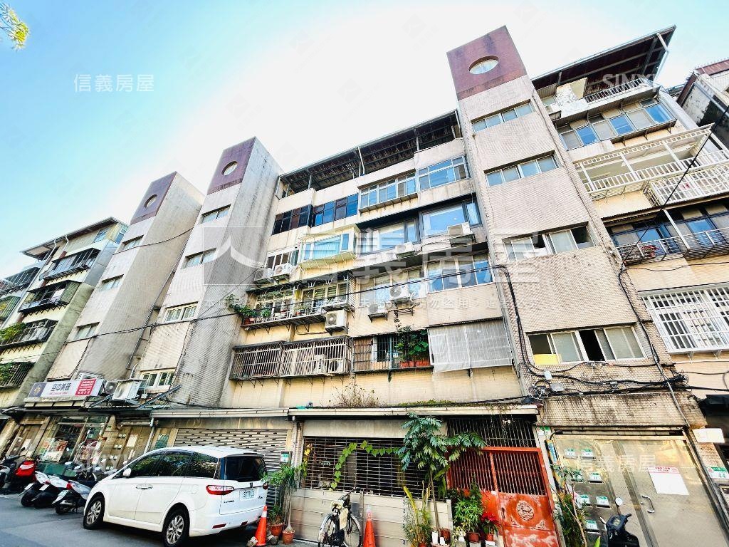 行政中心面學校有裝潢三房房屋室內格局與周邊環境