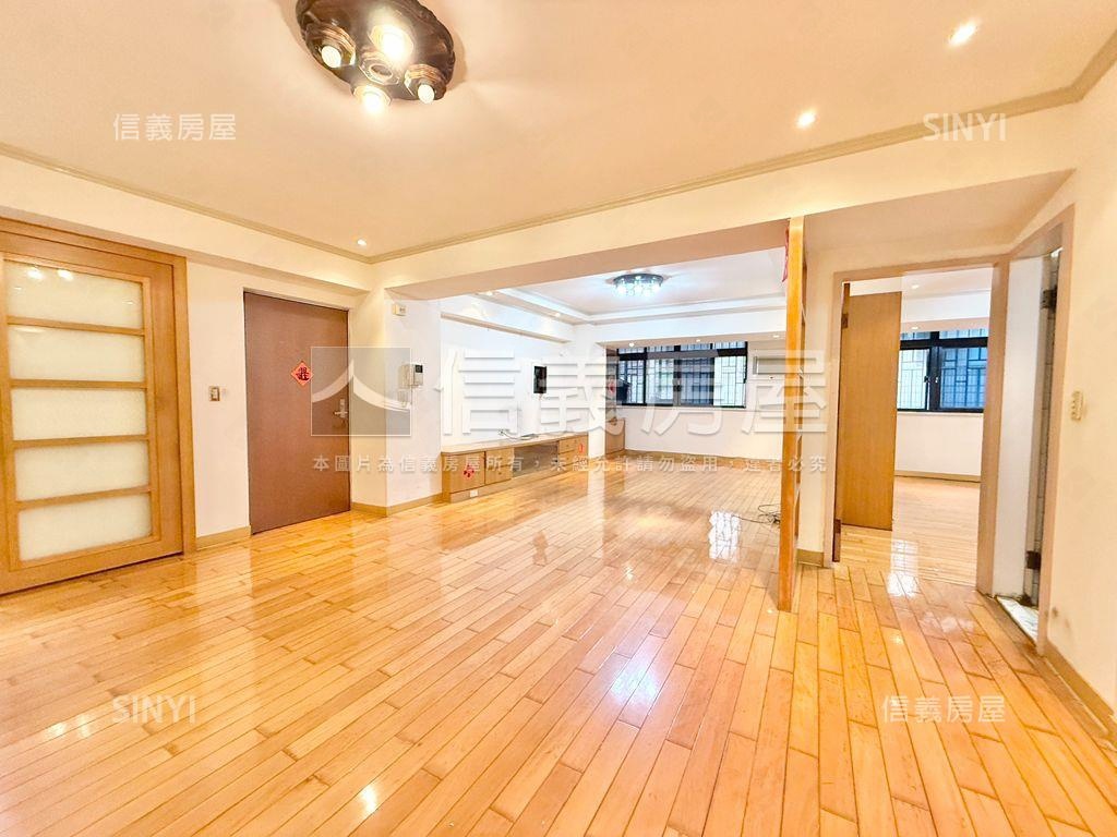 專任松錦園配梅園坡平車位房屋室內格局與周邊環境