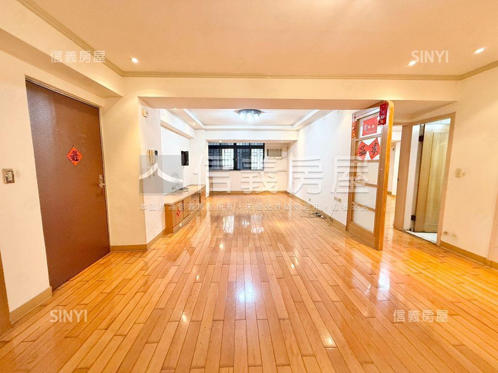 專任松錦園配梅園坡平車位房屋室內格局與周邊環境