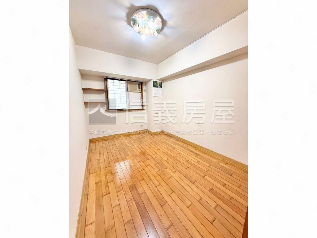 專任松錦園配梅園坡平車位房屋室內格局與周邊環境