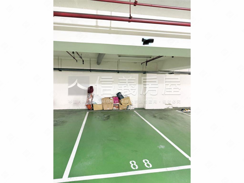 專任松錦園配梅園坡平車位房屋室內格局與周邊環境