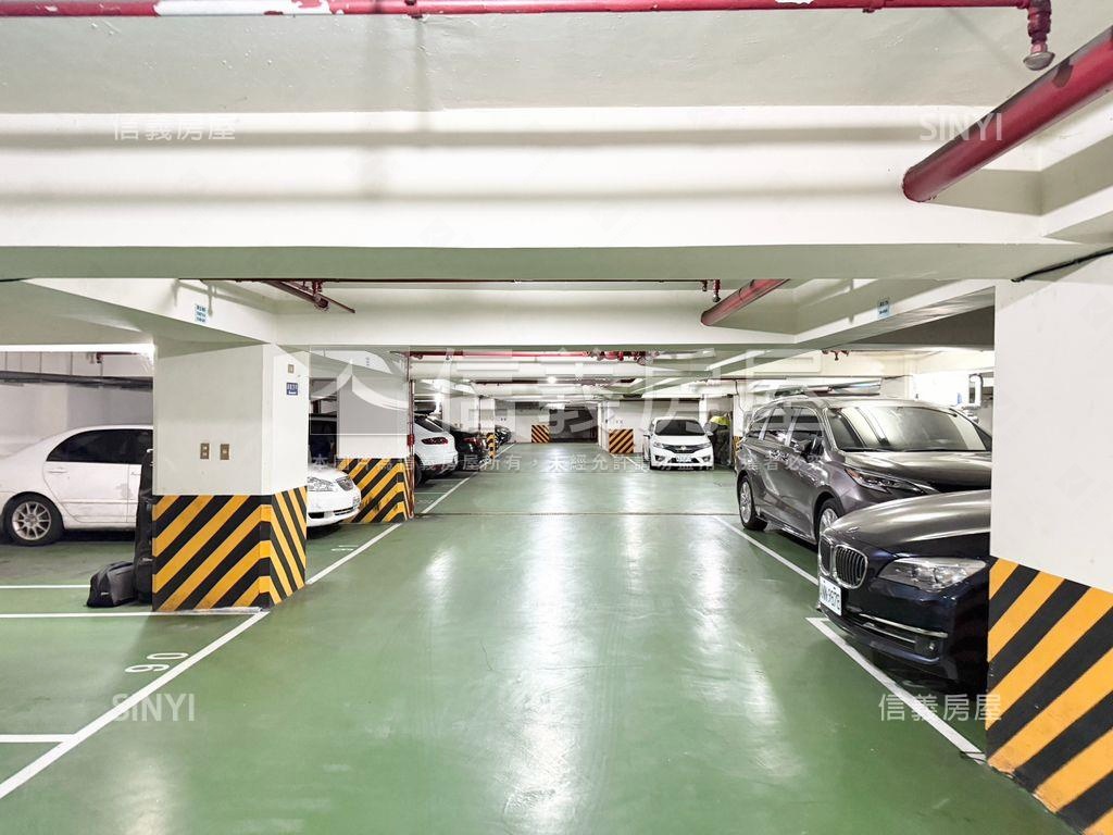 專任松錦園配梅園坡平車位房屋室內格局與周邊環境