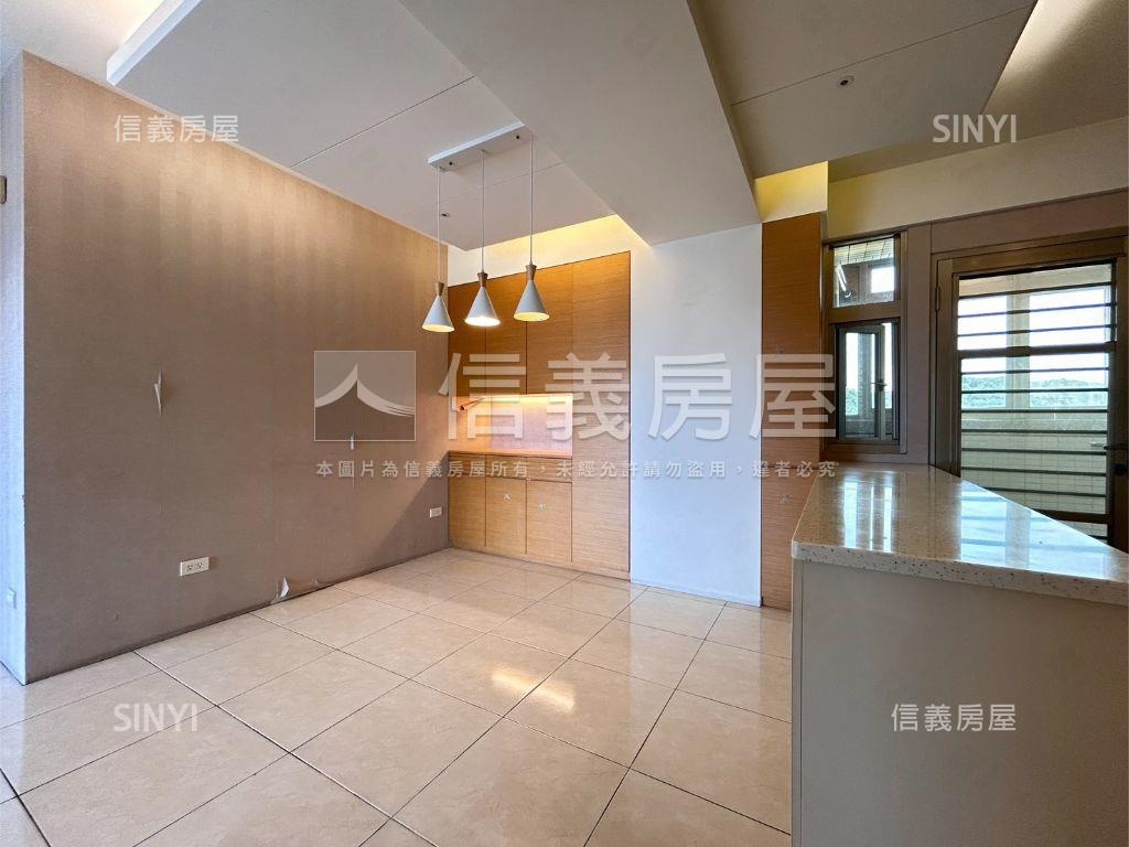 景華苑高樓四房車位房屋室內格局與周邊環境