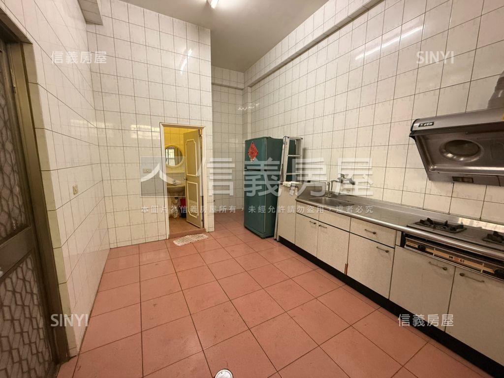 ▪️東區角窗店面．收租寶房屋室內格局與周邊環境