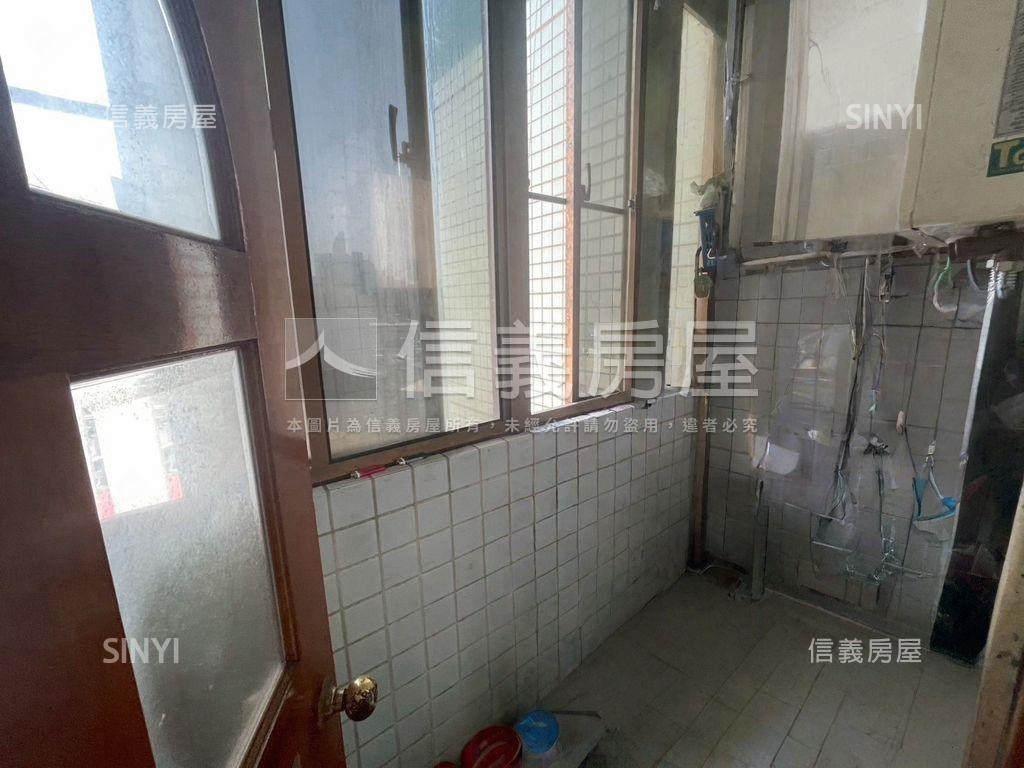 安和路首選電梯三房房屋室內格局與周邊環境