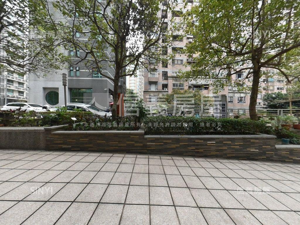 紅樹林近輕軌黃金店面房屋室內格局與周邊環境