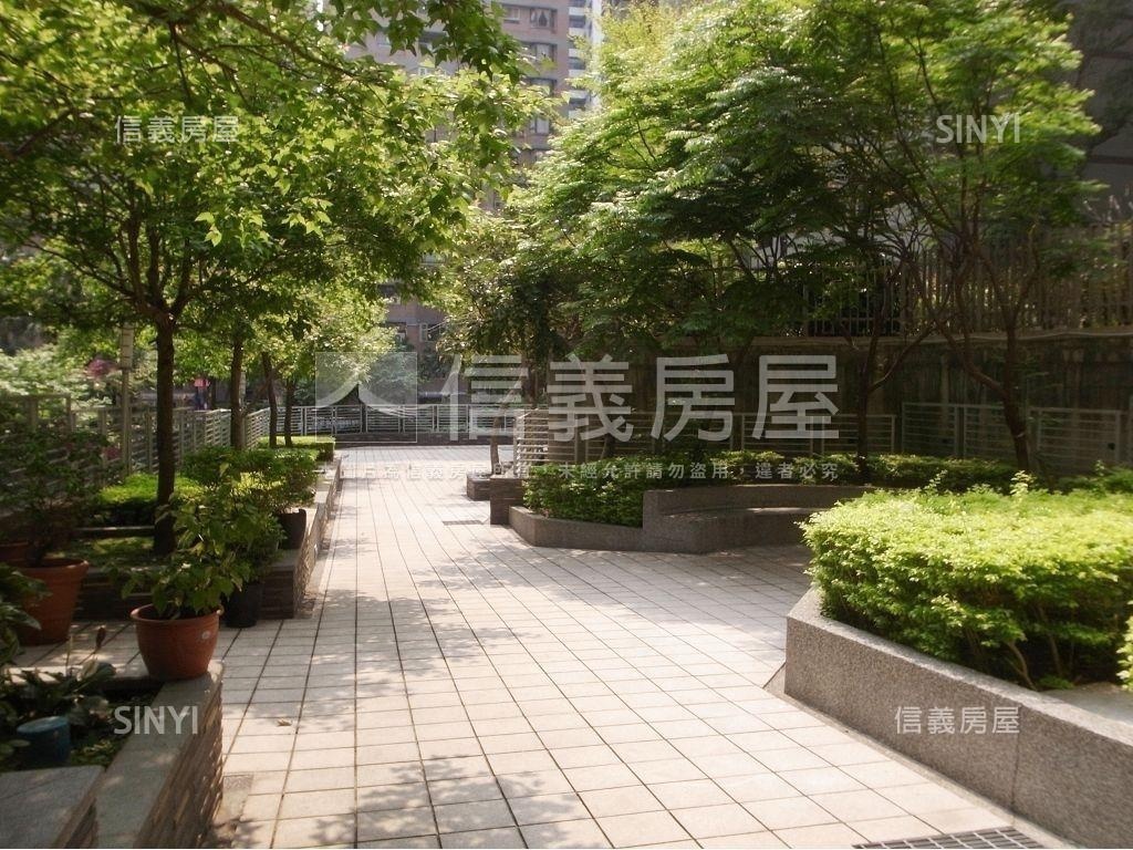 紅樹林近輕軌黃金店面房屋室內格局與周邊環境