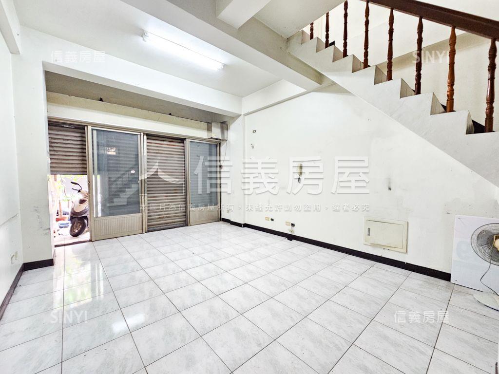 近交流道門前好停車透天房屋室內格局與周邊環境