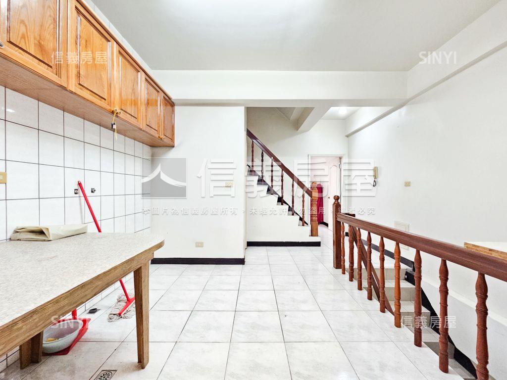 近交流道門前好停車透天房屋室內格局與周邊環境