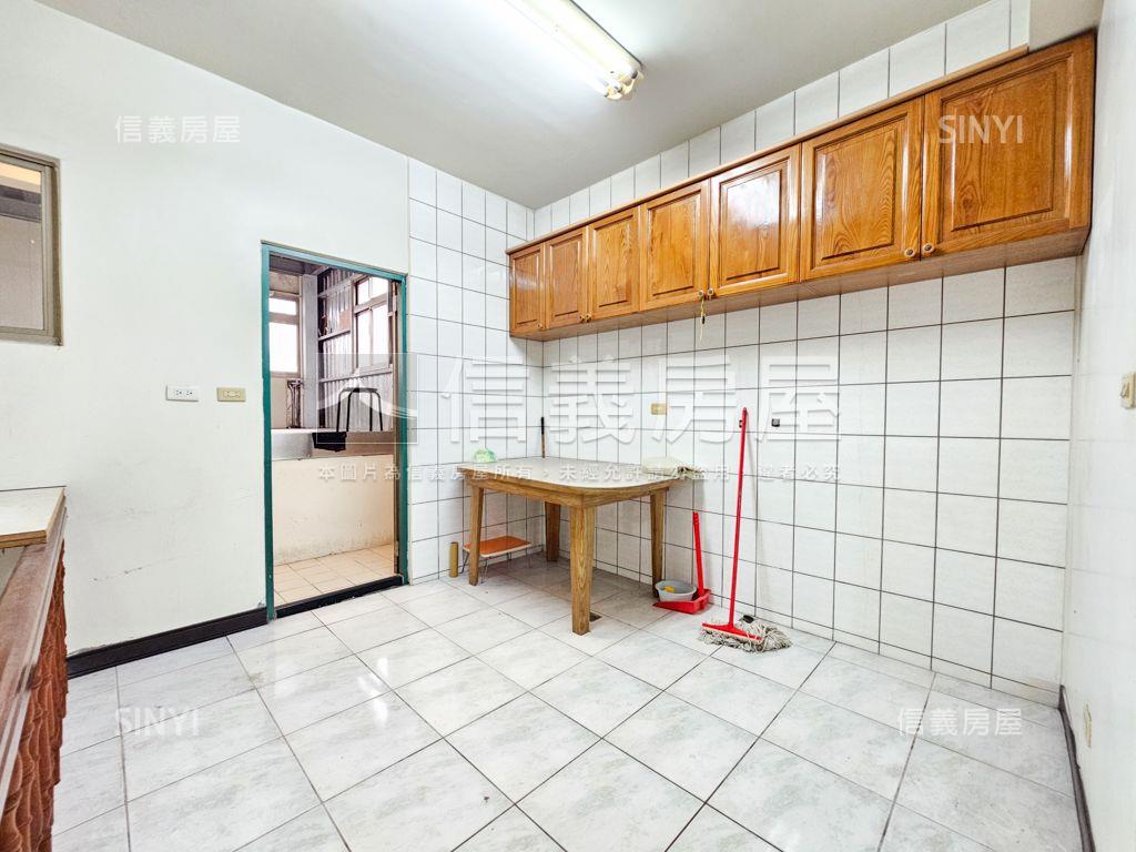 近交流道門前好停車透天房屋室內格局與周邊環境