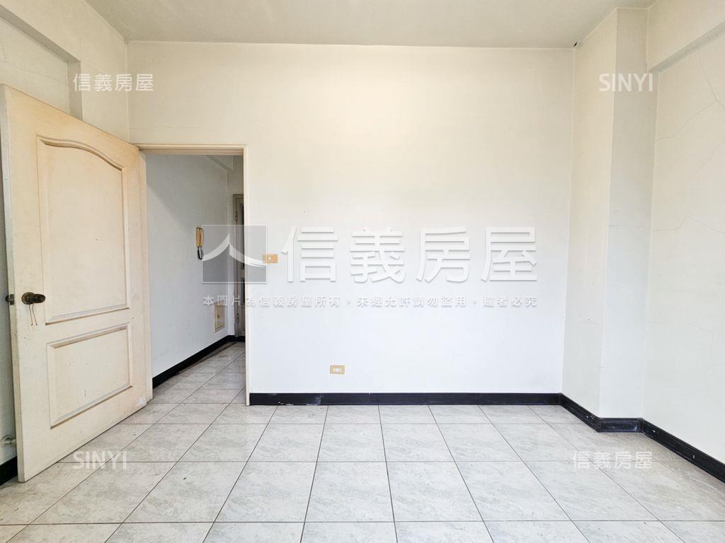 近交流道門前好停車透天房屋室內格局與周邊環境