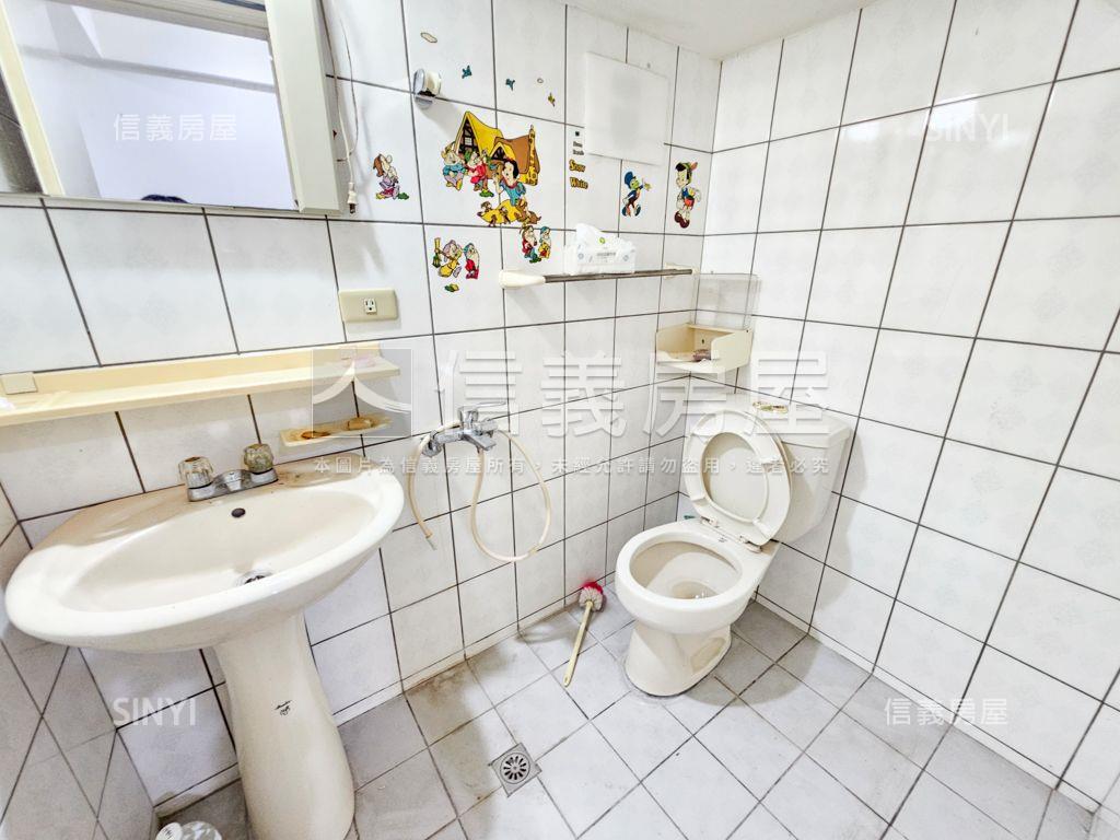 近交流道門前好停車透天房屋室內格局與周邊環境