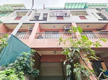 近交流道門前停車四房透天