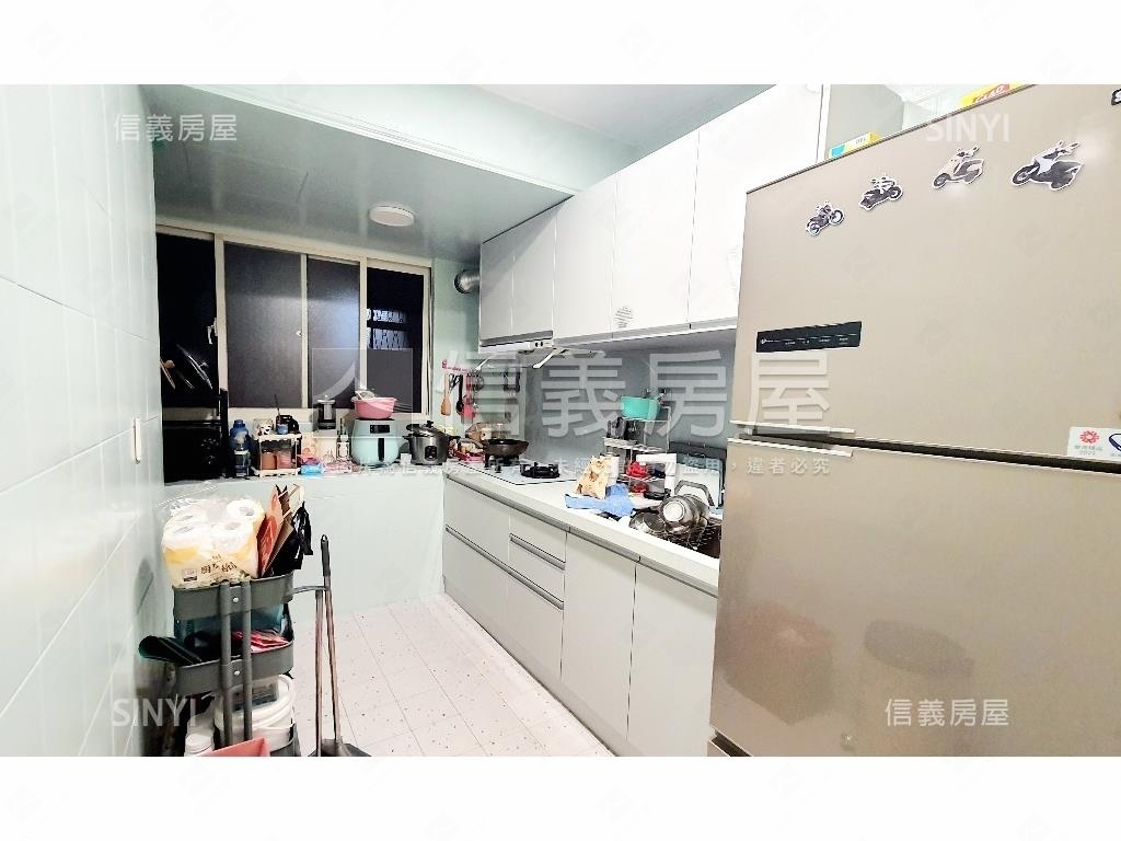 近捷運邊間３樓美屋房屋室內格局與周邊環境
