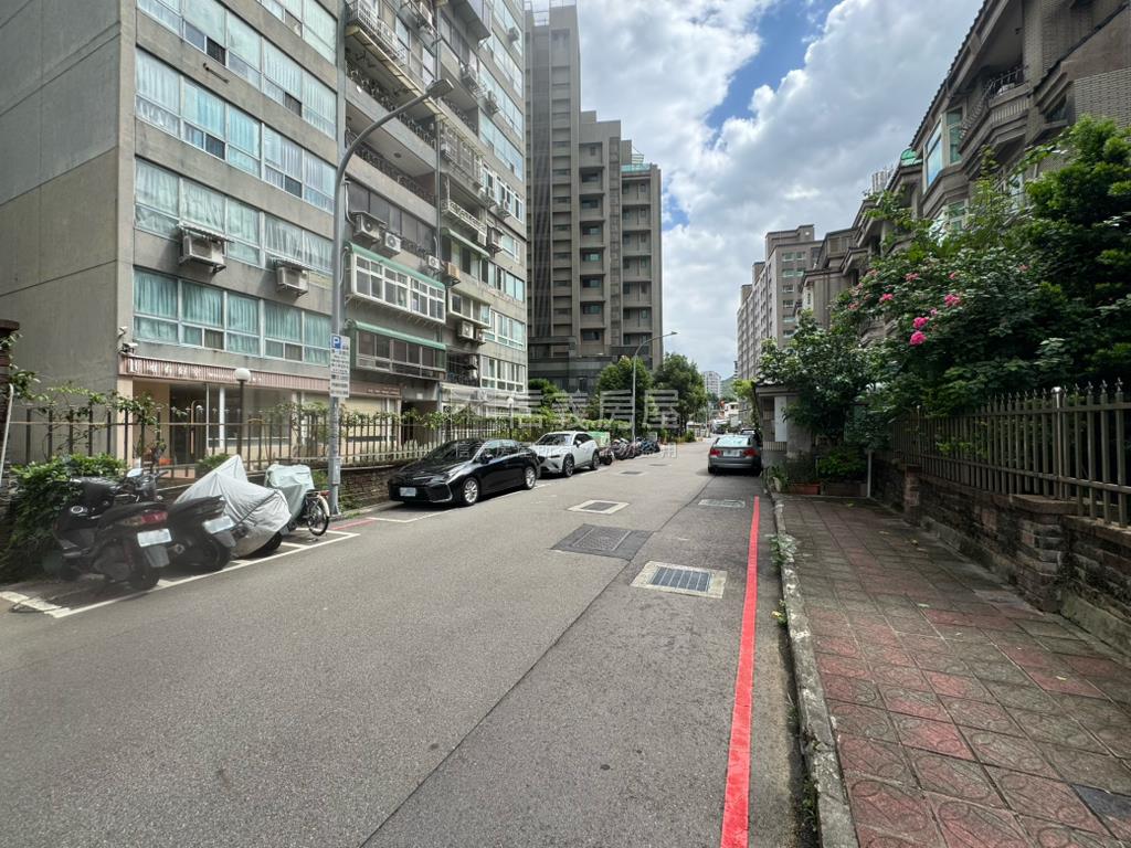 都會名廈３房車位房屋室內格局與周邊環境