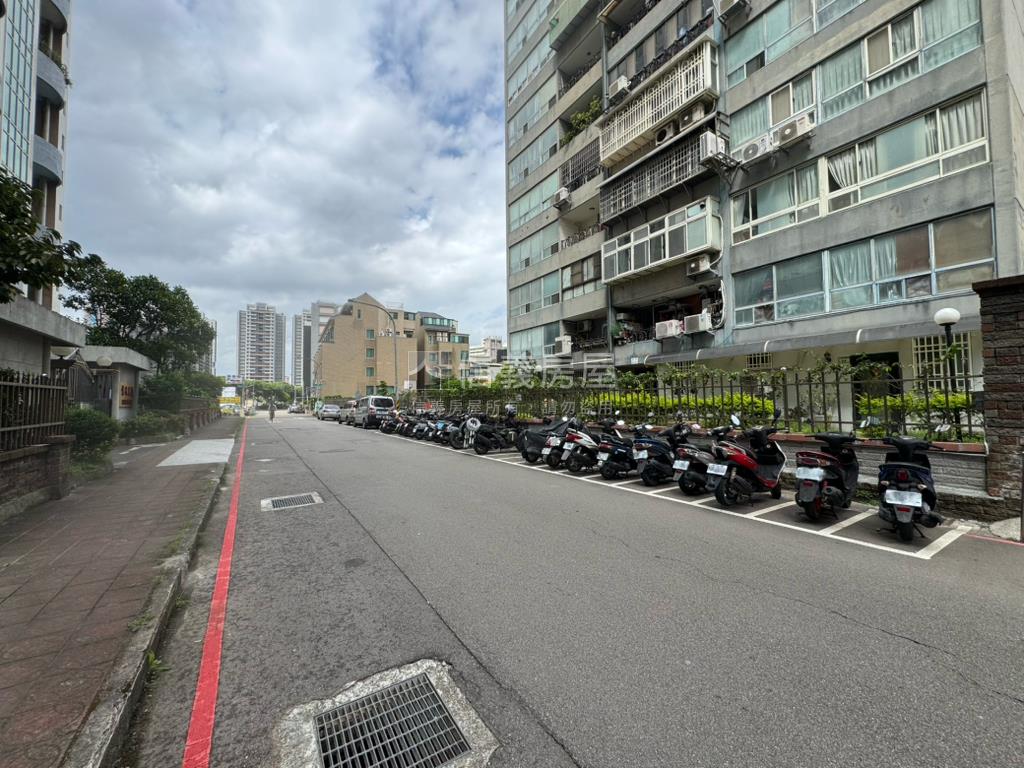 都會名廈３房車位房屋室內格局與周邊環境