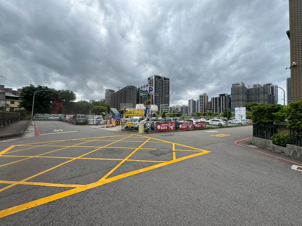 都會名廈３房車位房屋室內格局與周邊環境