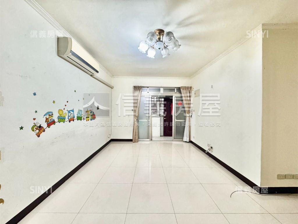 區公所邊間三樓房屋室內格局與周邊環境