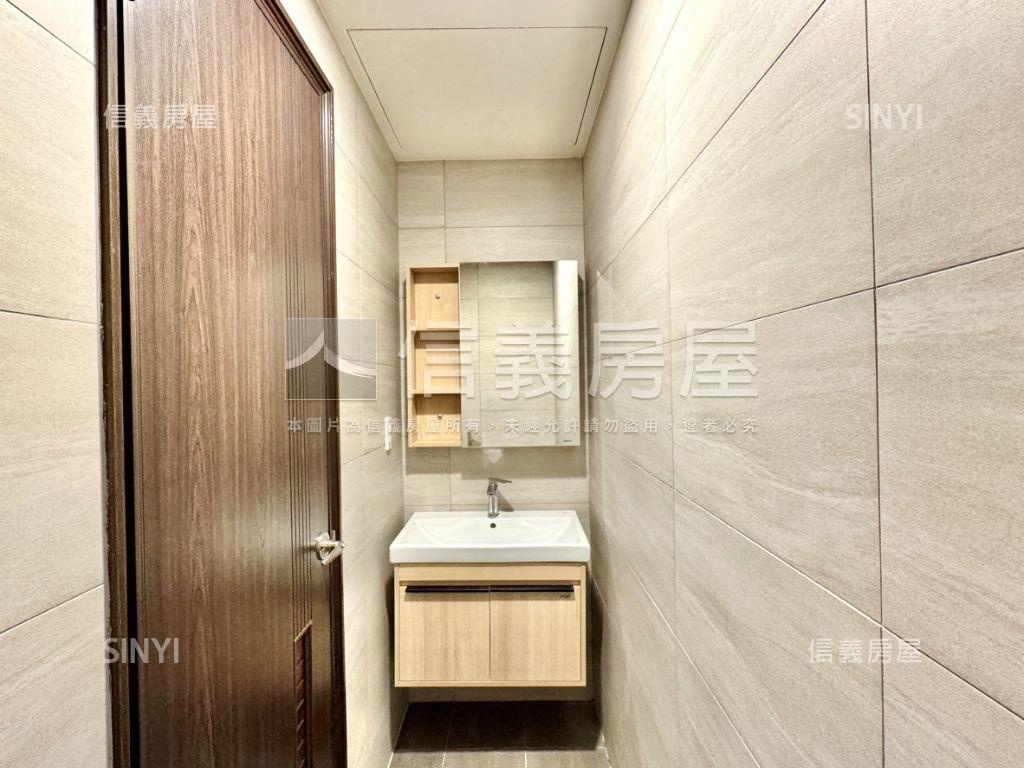 【美術館】面寬燙金店面房屋室內格局與周邊環境