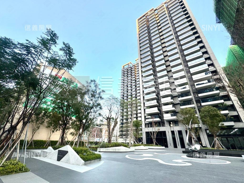 【美術館】面寬燙金店面房屋室內格局與周邊環境