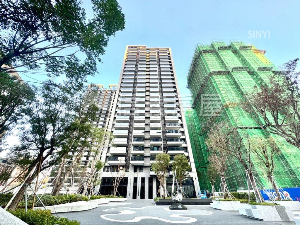 【美術館】面寬燙金店面房屋室內格局與周邊環境