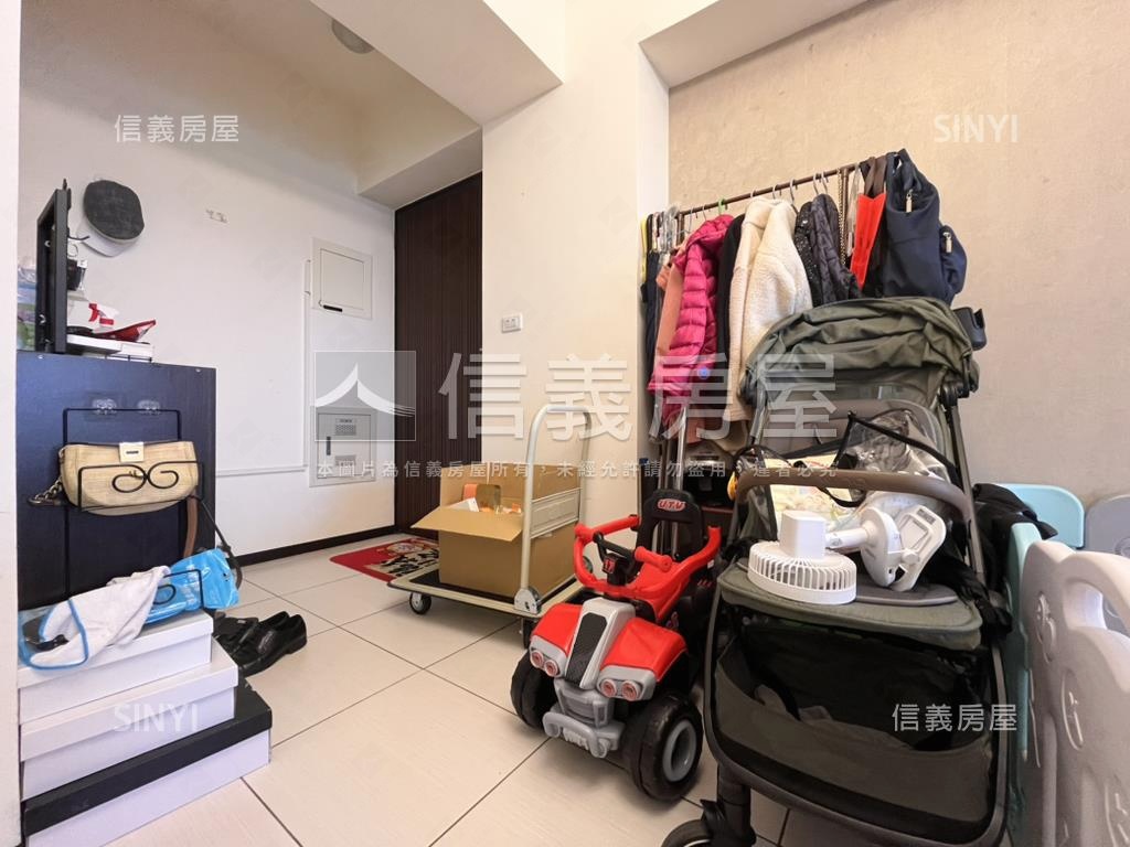 鼎藏大硯雅致三房車位房屋室內格局與周邊環境