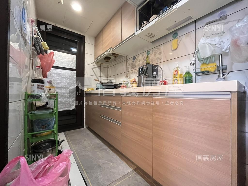 鼎藏大硯雅致三房車位房屋室內格局與周邊環境