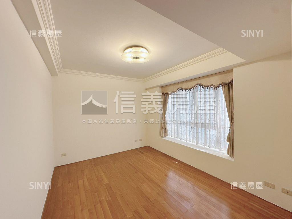 大雅學府震後稀有雙拼別墅房屋室內格局與周邊環境