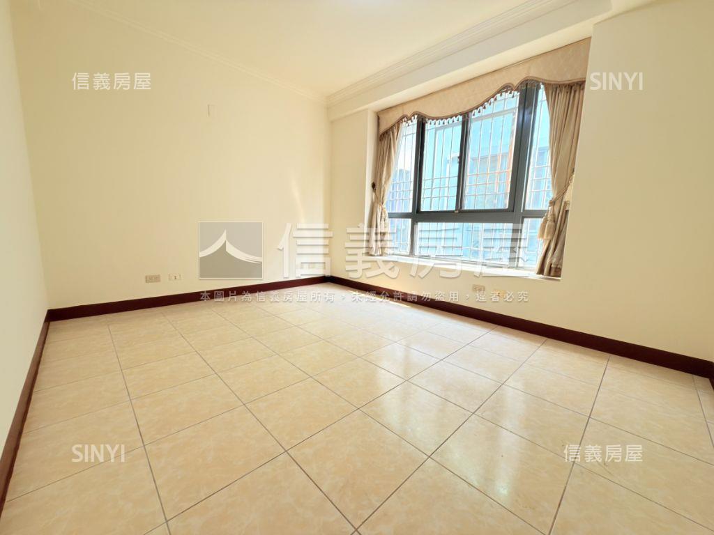 大雅學府震後稀有雙拼別墅房屋室內格局與周邊環境