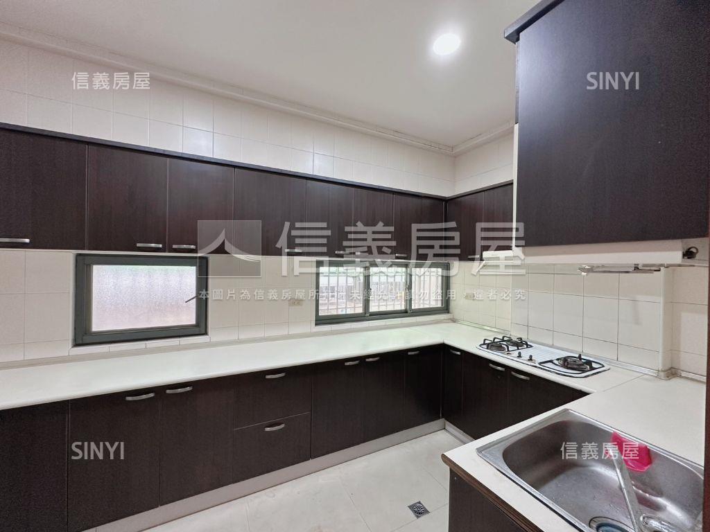 大雅學府震後稀有雙拼別墅房屋室內格局與周邊環境