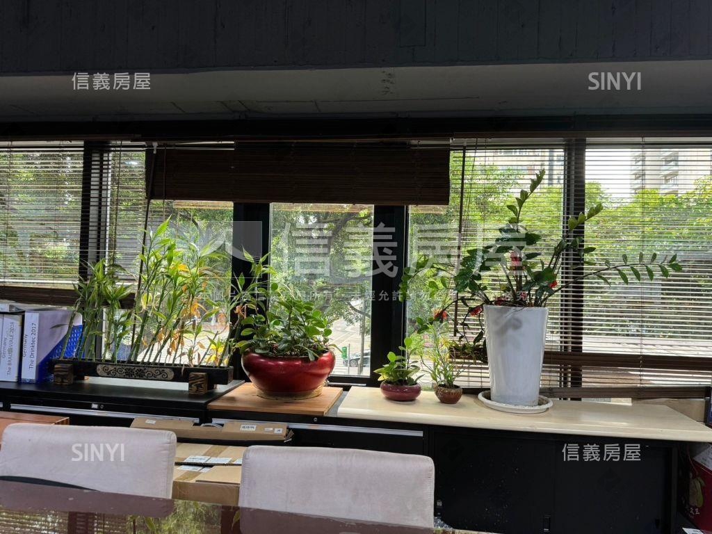 前棟林蔭敦南保富寰宇純辦房屋室內格局與周邊環境