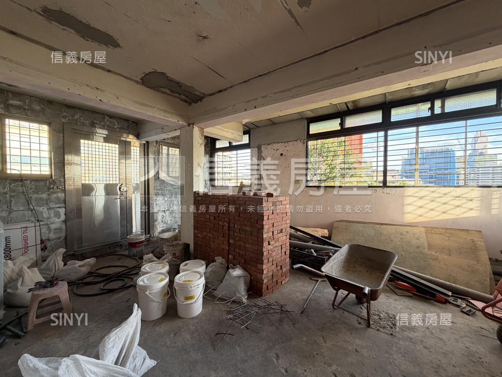 【頂樓住辦】承德路大空間房屋室內格局與周邊環境