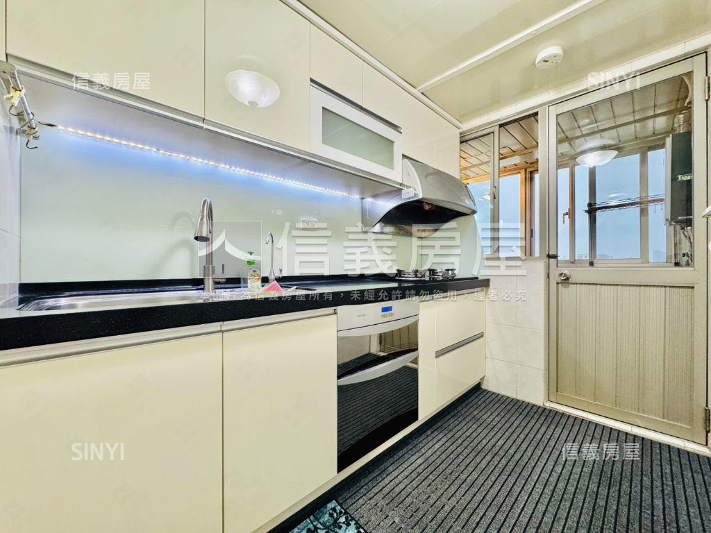 力霸曠世豪景３房房屋室內格局與周邊環境