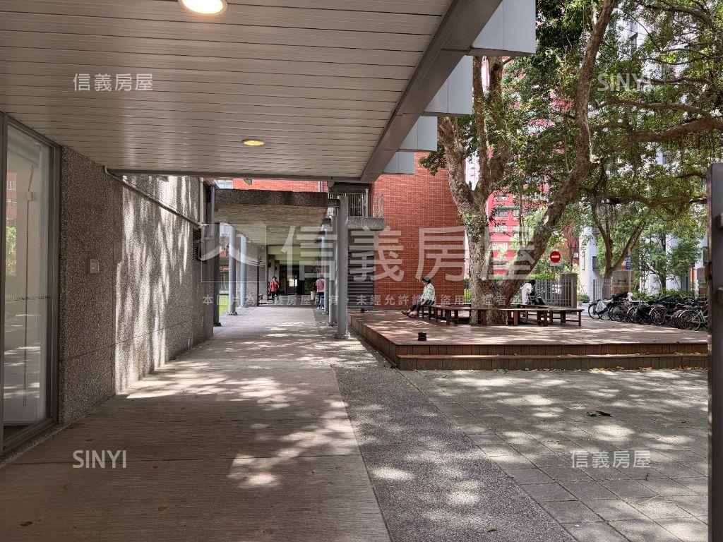 擁抱校園綠意捷運電梯三房房屋室內格局與周邊環境