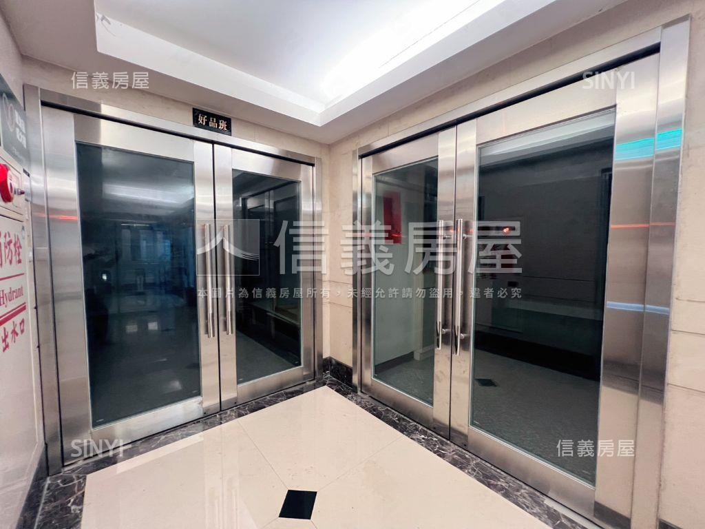 築科辦公室角間兩戶打通房屋室內格局與周邊環境